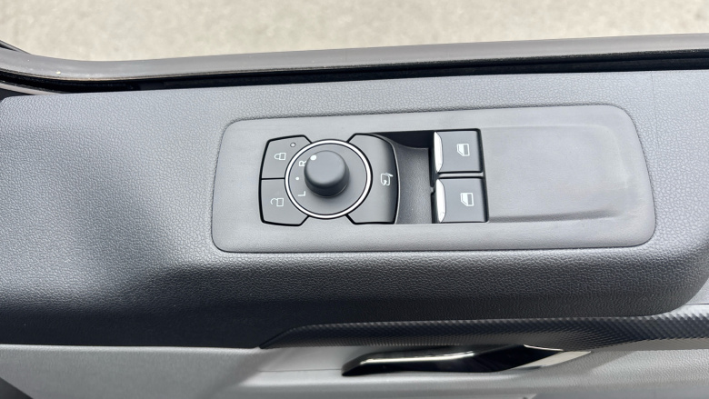 Ford Transit Custom E-320 L1 Rwd 100kW 65kWh H1 Van Limited Auto